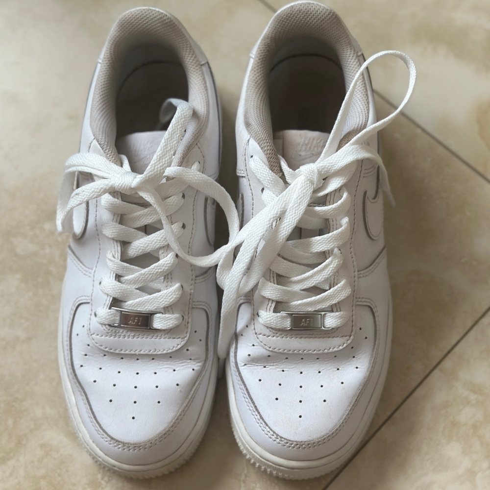 Big kids Nike Air Force 1 sneakers